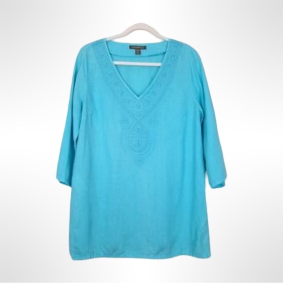 Tommy Bahama Tops - Tommy Bahama light blue women’s mid sleeve 100 percent linen shirt
